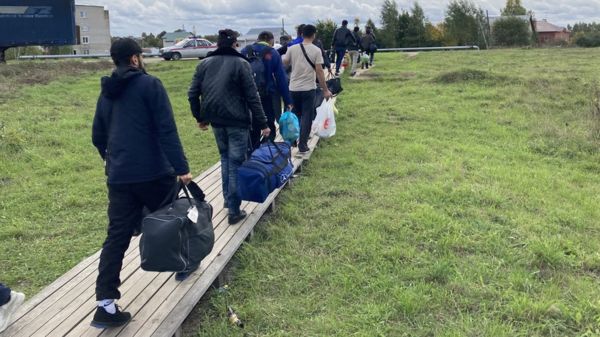 В Подмосковье после убийства пенсионерки прошел сход против мигрантов. Их уже выселили из общежития