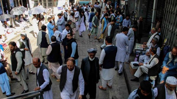 Талибы разрешили женщинам учиться в университетах. Но отдельно от мужчин