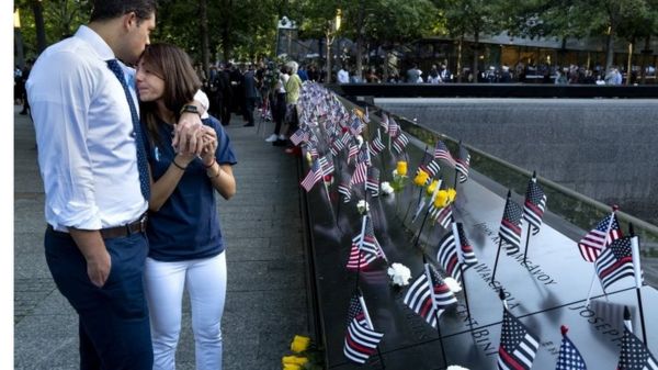 "Башни света" и "Волны флагов". Как США поминают жертв терактов 11 сентября