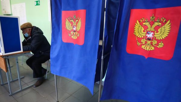 "Лучше проводить выборы посредством лотереи". Как в Петербурге утверждали итоги голосования