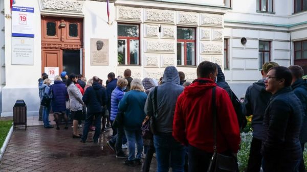 Первый день выборов в России: миллион на электронном голосовании и Путин среди них