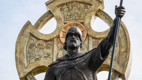 "Духовный суверенитет". Какие памятники Александру Невскому ставят в России