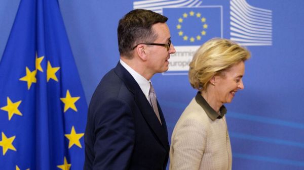 Дайджест: в Париже начинается суд по "Батаклану"; ЕС хочет штрафовать Польшу каждый день; талибы объявили состав правительства