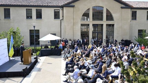 Стэнфорд, Apple, НАСА: что президент Украины делал в США после встречи с Байденом