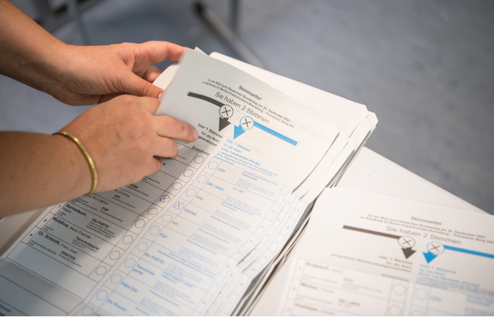 "Красное" или "черное": в Германии гадают, кто возглавит правительство. Обобщение