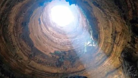 Ученые впервые спустились на дно йеменского "колодца ада" и рассказали, что нашли внутри