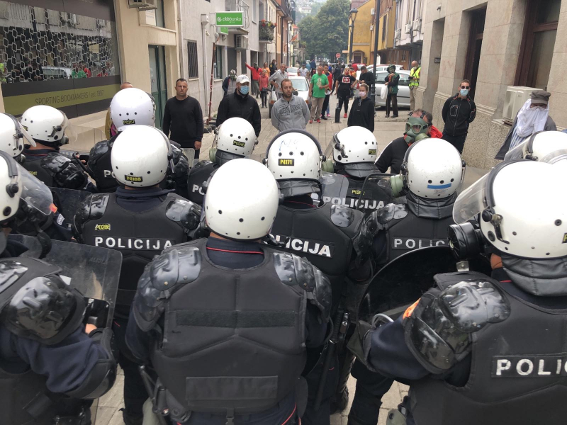 В Черногории протестуют из-за интронизации сербского митрополита, полиция применила силу 