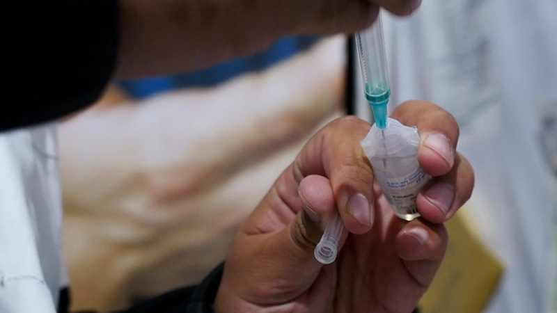 В России начали испытания новой вакцины от Covid-19. Что о ней известно?