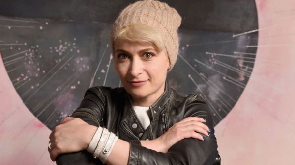 Актер Алек Болдуин на съемках случайно застрелил оператора из реквизитного оружия. Режиссер фильма тяжело ранен