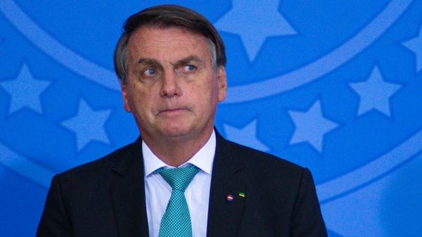 Дайджест: премьер Судана вернулся в резиденцию; в Бразилии одобрили обвинения против Болсонару