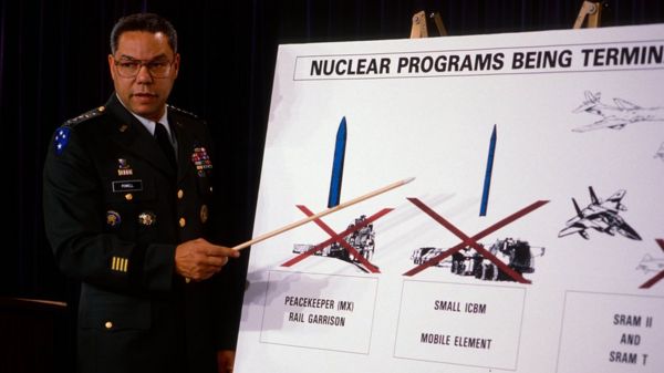 Бывший госсекретарь США Колин Пауэлл умер от осложнений ковида