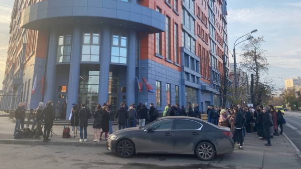 Суд отправил ректора "Шанинки" Сергея Зуева под домашний арест по делу о мошенничестве