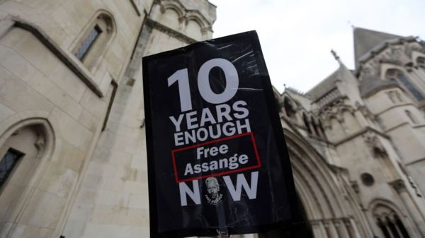 Дайджест: премьер Судана вернулся в резиденцию; в Бразилии одобрили обвинения против Болсонару