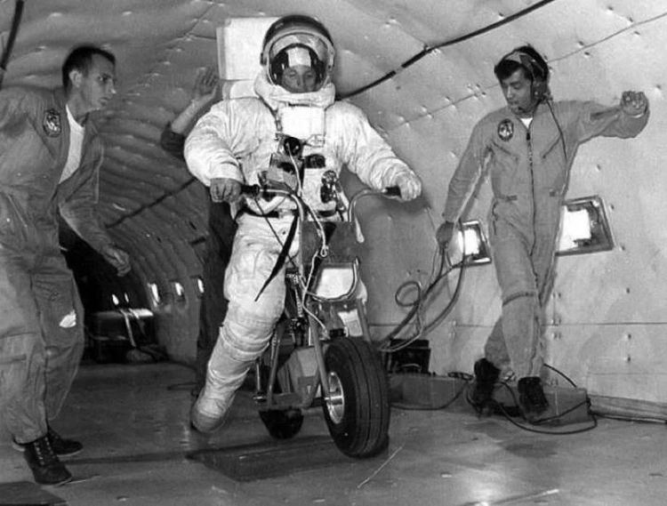 Американцы собрались ездить по Луне на мотоцикле