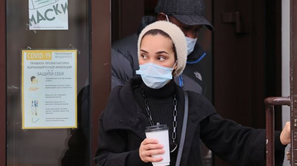 Коронавирус в России: новый максимум заражений и запрет на ночную работу ресторанов