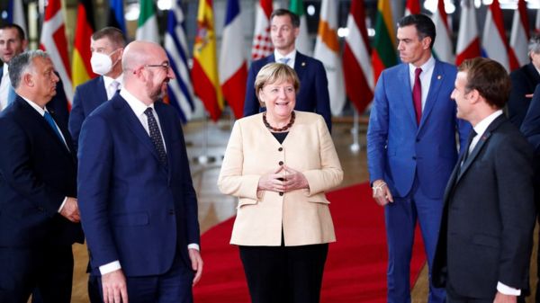 Дайджест: в Британии снова больше 50 тыс. случаев коронавируса в день, Москва вводит локдаун