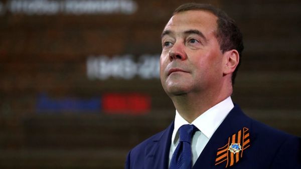 Дайджест: Медведев объяснил, почему Москве не нужен диалог с Киевом, Нуланд разрешили приехать в Россию