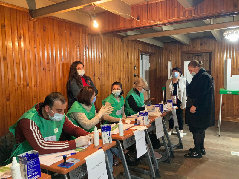 На выборах в Грузии экзитполы показывают противоположные результаты