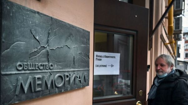 Дайджест: мигрантов в Ла-Манше мог сбить контейнеровоз; демократы в США против назначения уроженки СССР на высокий пост