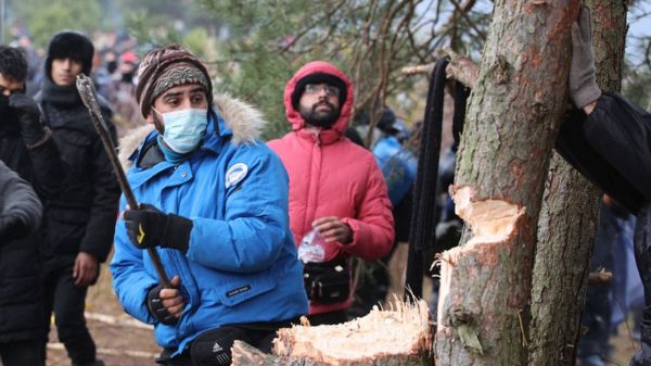 Польша опасается вооруженной эскалации конфликта вокруг беженцев на белорусской границе