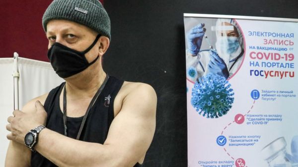 "Я против укола непроверенной бякой". Что ответили российские "противники вакцинации" на письмо врачей