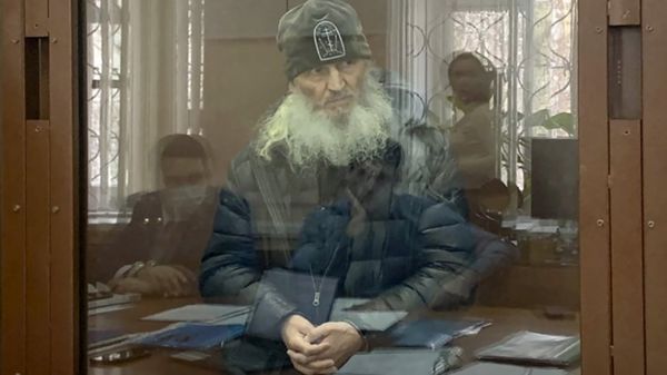 Дайджест: Байден просит не паниковать из-за "Омикрона"; глава МИ-6 рассказал об угрозах из Китая и России