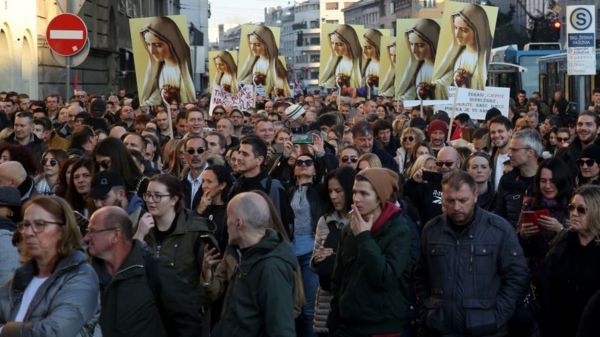 Европейцы протестуют против ковидных ограничений. На улицы выходят десятки тысяч