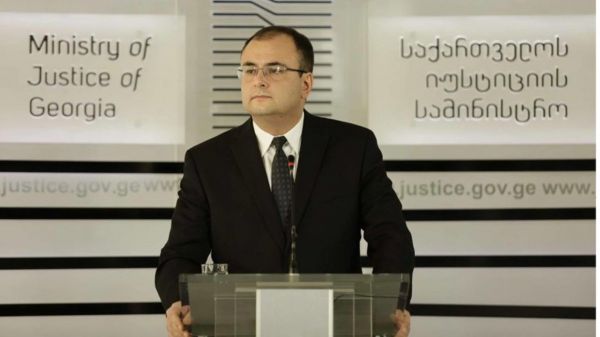 Михаила Саакашвили перевели из тюремной больницы в военный госпиталь. Он обещает прекратить голодовку