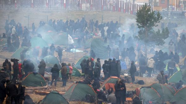 Лукашенко и Меркель снова созвонились, мигранты покидают стихийный лагерь на границе Польши и Беларуси