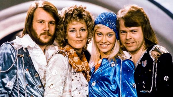 Альбом Адель "30" показал лучший в этом году старт продаж в Британии и США