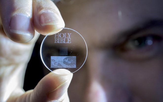 Технология хранения данных 5D позволит записать на стеклянный диск до 500 Тб