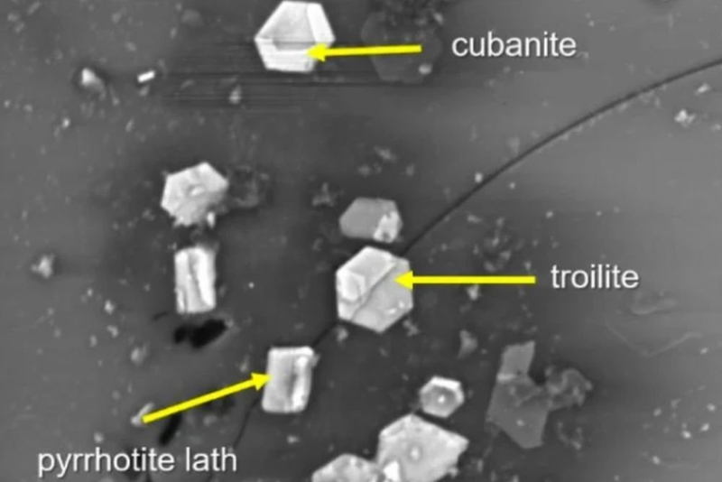 Ученые обнаружили в пустыне Атакама россыпи стекла возрастом 12 тысяч лет. Откуда оно взялось