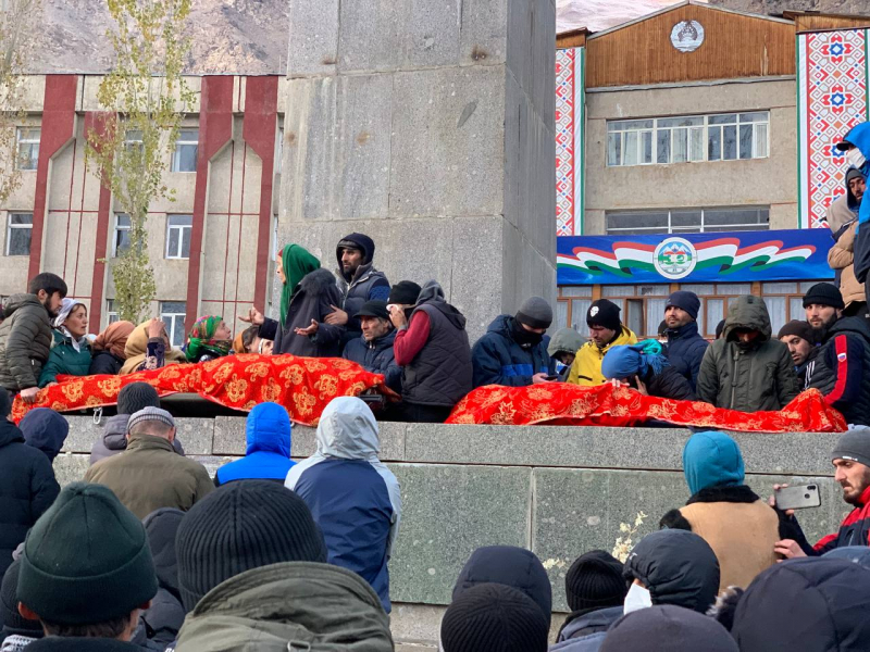 В таджикистанском Хороге третий день идут протесты после убийства местного жителя во время спецоперации силовиков