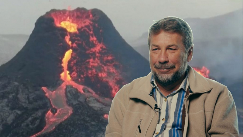 Индонезийский вулкан выбросил столб пепла высотой 15 километров