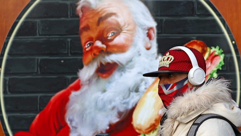 Коронавирус: Британия бросает все силы на ревакцинацию, против ковида хотят использовать жвачку