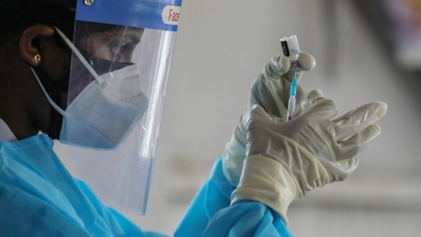 Дайджест: мир закрывается от "Омикрона", страны НАТО опять предупреждают Россию