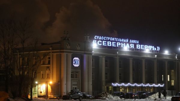 Пожар на строящемся корвете в Петербурге: огонь охватил почти весь корабль