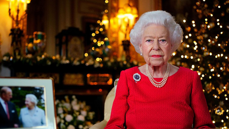 Вооруженный мужчина попытался ворваться на территорию Виндзорского замка, где была Елизавета II