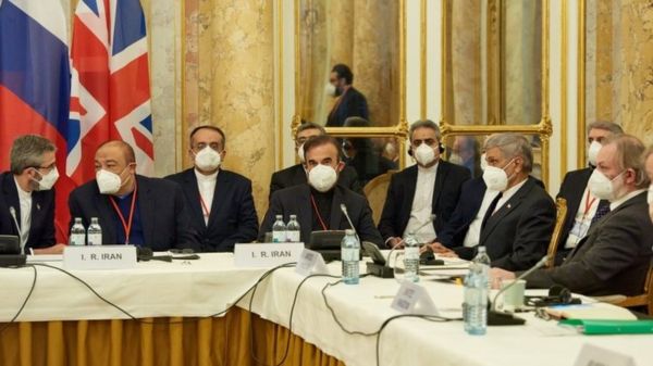 Дайджест: мир закрывается от "Омикрона", страны НАТО опять предупреждают Россию