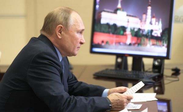 Правозащитники попросили Путина смягчить закон об иноагентах. Он не стал ничего обещать