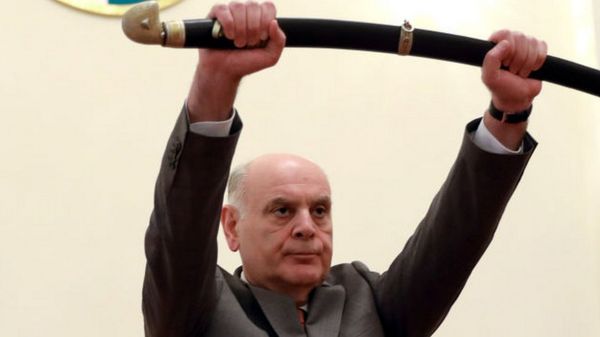 Демонстрантов в Сухуми оттеснили от зданий правительства, президент ведет переговоры с оппозицией