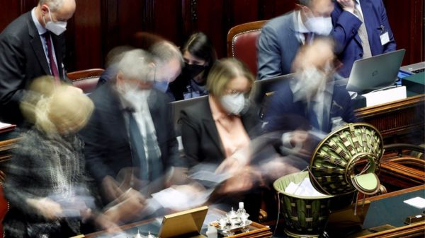 Президента Италии не отпустили на покой. Ему не смогли найти замену