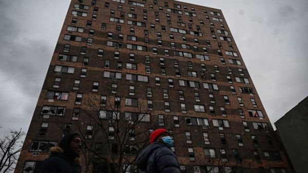 19 человек погибли при пожаре в многоэтажке в Нью-Йорке