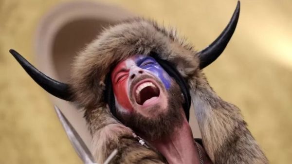 Трамп "сплел паутину лжи". Байден выступил с жесткой речью в годовщину штурма Капитолия