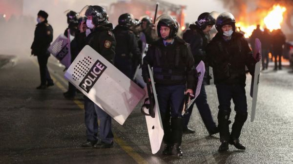 Протесты и чрезвычайное положение в Казахстане. Президент Токаев обещает действовать "максимально жестко"