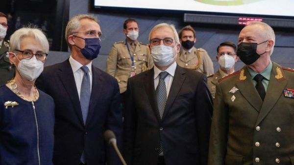 "Это не похоже на дипломатию". Что думают эксперты о переговорах России с НАТО