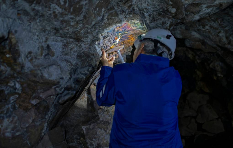 В глубинных слоях мантии обнаружили залежи первичных пород Земли