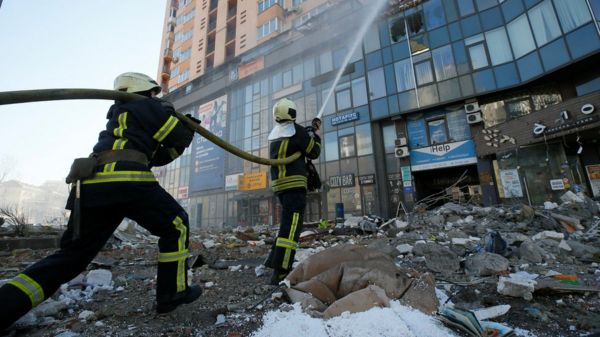 Ракета попала в жилой многоэтажный дом в Киеве