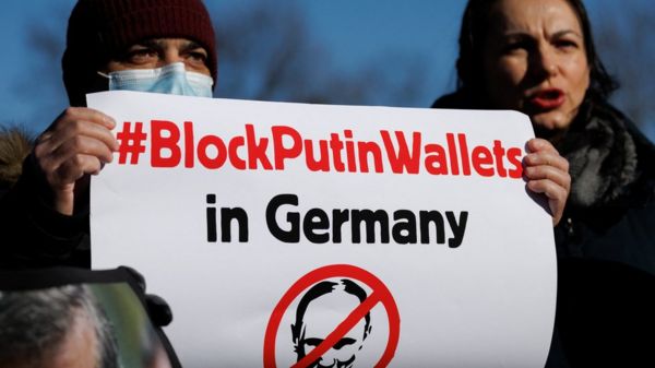 Кризис вокруг Украины: канцлер Германии встретился с президентом Украины, США переносят посольство во Львов