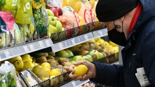 Молоко, хлеб и детское питание. Что и почему дорожает в России?